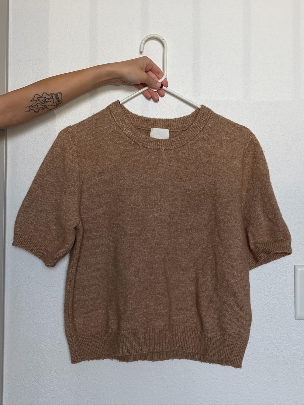 H&M Short Sleeve Crewneck Sweater in Camel Brown